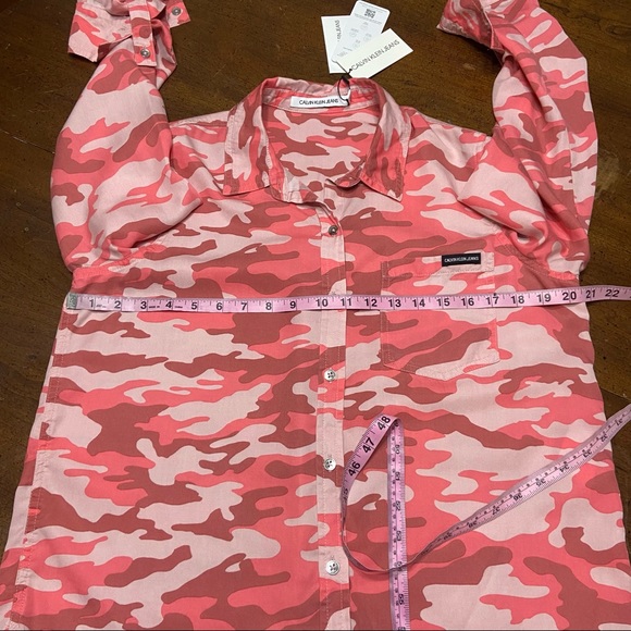 NWT Calvin Klein pink Camo button up‎ shirt - Picture 9 of 14